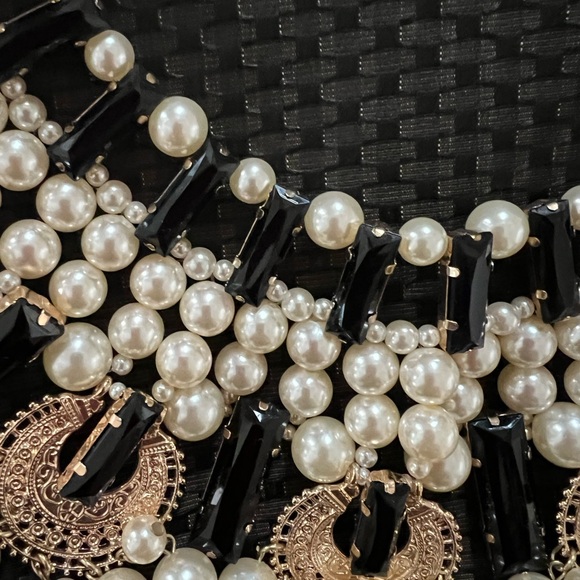 Bebe statement necklace NWT purchased at the Bebe store in Atlantic City - Picture 2 of 5